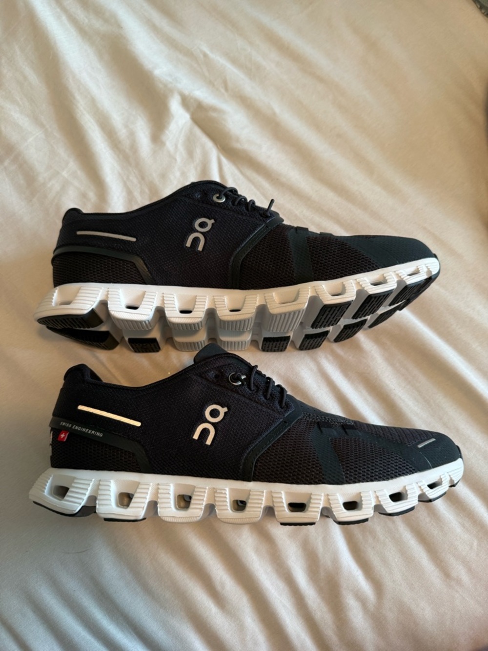 On Cloud Women’s Shoe- Cloud 5